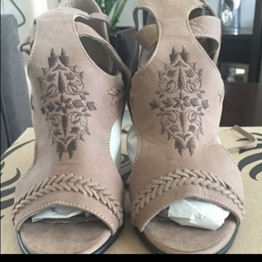 Union of Angels strappy heels
